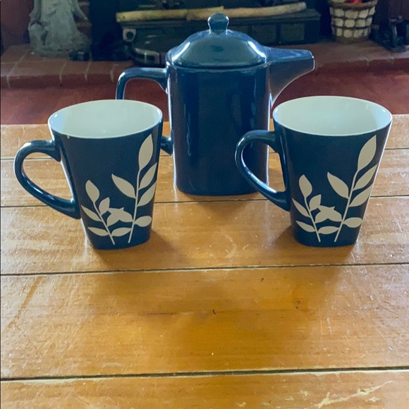Gorgeous ceramic teapot & 2 cups new w/ 1 dot - Picture 9 of 11